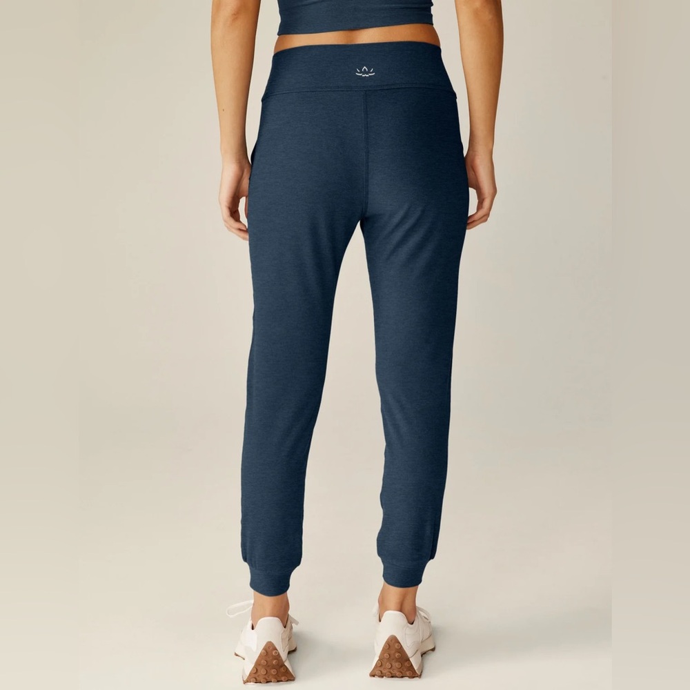 Beyond yoga spacedye midi jogger in nocturnal navy